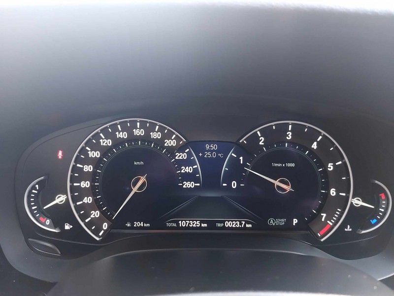 BMW/ 寶馬  5 SERIES  520i Luxury 2018年BMW 520I 僅跑10萬 黑色黑內裝 大面板主機 導航 無待修 | 新北市汽車商業同業公會｜TACA優良車商聯盟｜中古、二手車買車賣車公會認證保固
