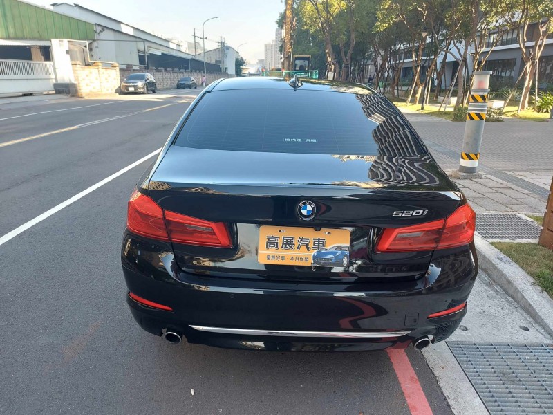 BMW/ 寶馬  5 SERIES  520i Luxury 2018年BMW 520I 僅跑10萬 黑色黑內裝 大面板主機 導航 無待修 | 新北市汽車商業同業公會｜TACA優良車商聯盟｜中古、二手車買車賣車公會認證保固