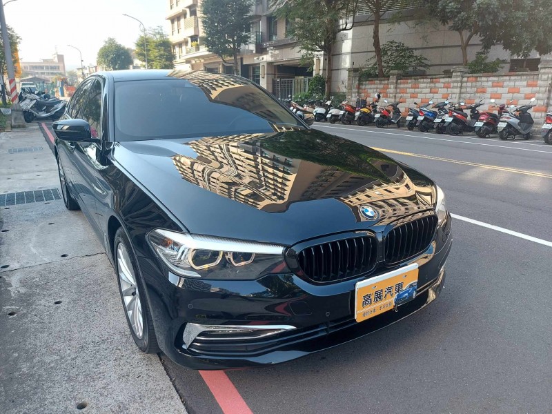 BMW/ 寶馬  5 SERIES  520i Luxury 2018年BMW 520I 僅跑10萬 黑色黑內裝 大面板主機 導航 無待修 | 新北市汽車商業同業公會｜TACA優良車商聯盟｜中古、二手車買車賣車公會認證保固