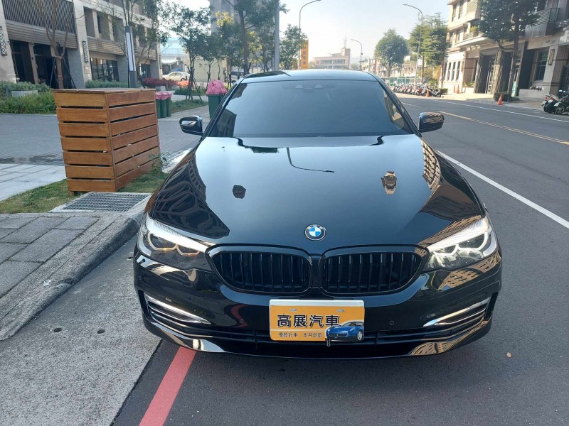 BMW/ 寶馬  5 SERIES  520i Luxury 2018年BMW 520I 僅跑10萬 黑色黑內裝 大面板主機 導航 無待修 | 新北市汽車商業同業公會｜TACA優良車商聯盟｜中古、二手車買車賣車公會認證保固