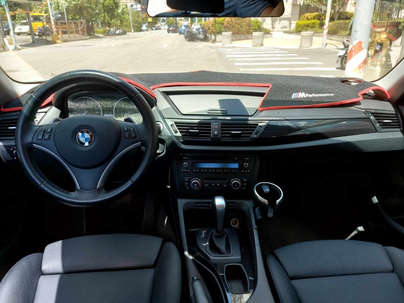 BMW/ 寶馬  X1 SERIES  X1 xDrive20d 稀有4WD 2011年X1全景天窗20D柴油小改款 僅跑14萬女用車 全額貸款 | 新北市汽車商業同業公會｜TACA優良車商聯盟｜中古、二手車買車賣車公會認證保固