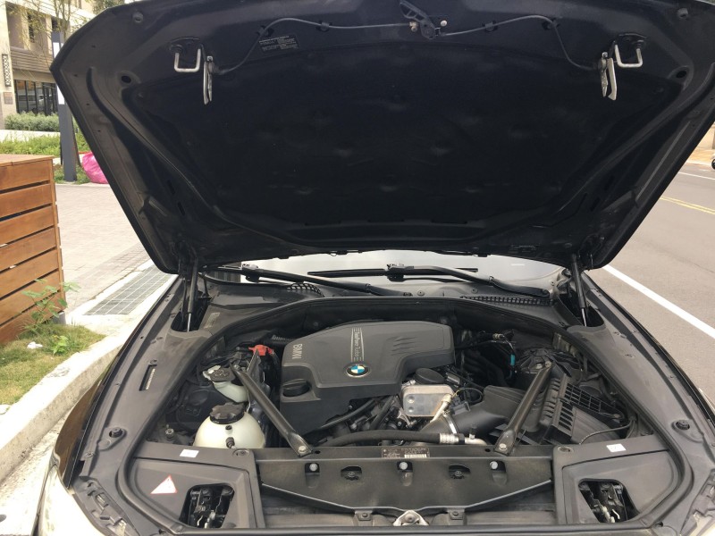 BMW/ 寶馬  5 SERIES  528i 拼成交出價就賣 2012年F10 528i天窗僅跑14萬(原鈑件)車況健全無待修 | 新北市汽車商業同業公會｜TACA優良車商聯盟｜中古、二手車買車賣車公會認證保固