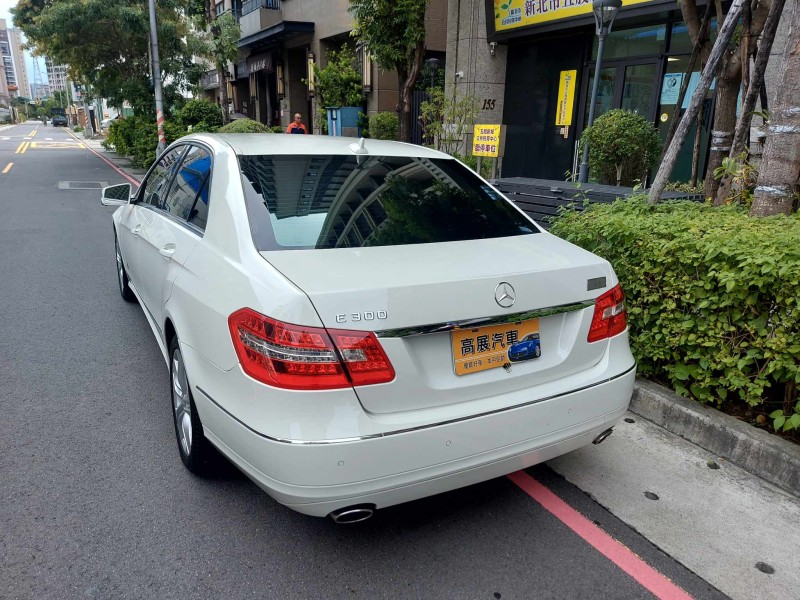 Mercedes-Benz/賓士   E-CLASS  E300 全額貸款 2012年式賓士E300 頂級天窗 環景攝影 耗材都已更換過 一手車 | 新北市汽車商業同業公會｜TACA優良車商聯盟｜中古、二手車買車賣車公會認證保固