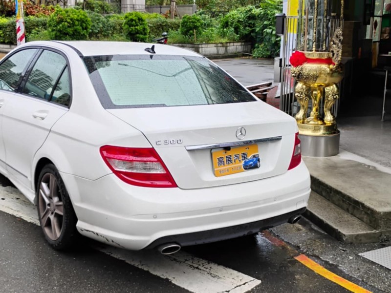 Mercedes-Benz/賓士   C-CLASS 2010年賓士C300 白色頂級天窗 一手車 AMG黑內皮椅 無改裝 車優極佳 | 新北市汽車商業同業公會｜TACA優良車商聯盟｜中古、二手車買車賣車公會認證保固