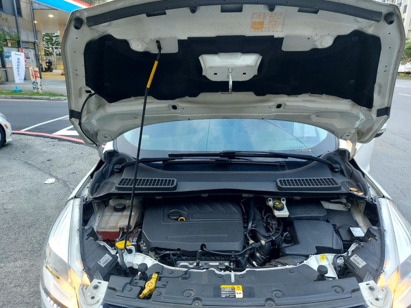Ford/福特  Kuga 全額貸 2015年KUGA 1.5都會尊貴版 全景天窗 電尾門 實跑6萬 | 新北市汽車商業同業公會｜TACA優良車商聯盟｜中古、二手車買車賣車公會認證保固