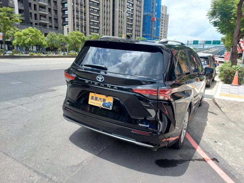 Toyota  Sienna 2022年豐田商務車 SIENNA 2.5 油電柏金版 黑色僅跑2萬 一手車保證 | 新北市汽車商業同業公會｜TACA優良車商聯盟｜中古、二手車買車賣車公會認證保固
