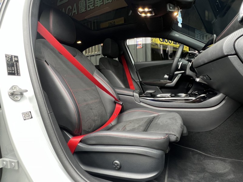 Mercedes-Benz/賓士   A-CLASS  A35 找記老闆實價~正2021年Benz A35 AMG全景/摸門/夜色/306P馬力 | 新北市汽車商業同業公會｜TACA優良車商聯盟｜中古、二手車買車賣車公會認證保固