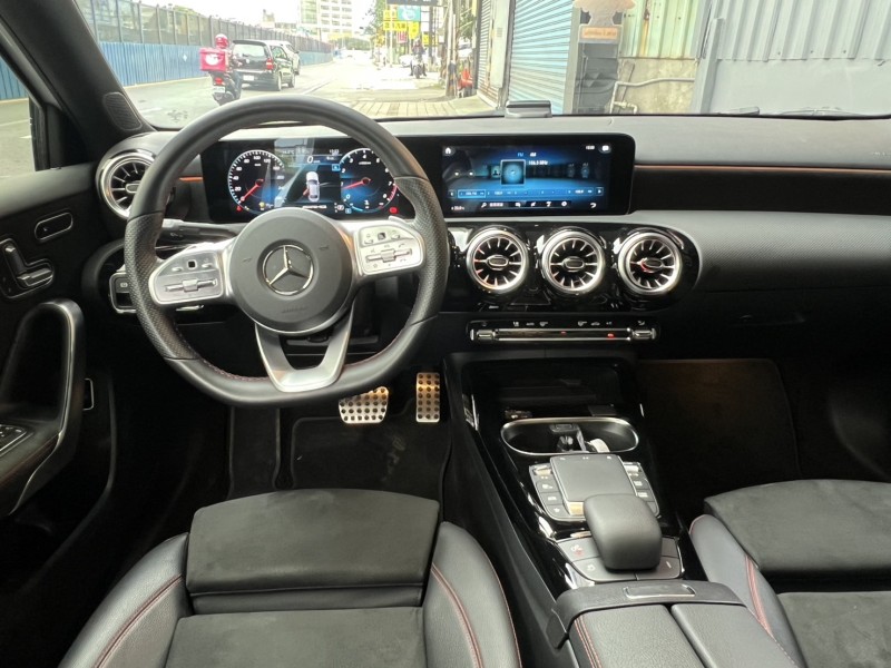 Mercedes-Benz/賓士   A-CLASS  A35 找記老闆實價~正2021年Benz A35 AMG全景/摸門/夜色/306P馬力 | 新北市汽車商業同業公會｜TACA優良車商聯盟｜中古、二手車買車賣車公會認證保固