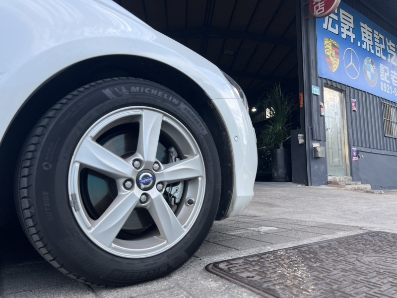 Volvo  V40 保證實價28萬～15年型 V40 T4 免鑰摸門/一手車/實跑58900公里 | 新北市汽車商業同業公會｜TACA優良車商聯盟｜中古、二手車買車賣車公會認證保固