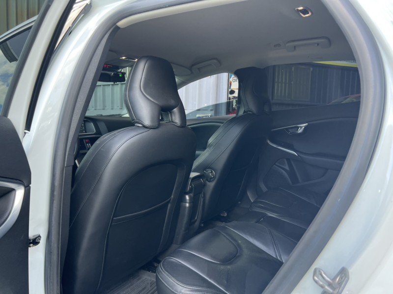 Volvo  V40 保證實價28萬～15年型 V40 T4 免鑰摸門/一手車/實跑58900公里 | 新北市汽車商業同業公會｜TACA優良車商聯盟｜中古、二手車買車賣車公會認證保固