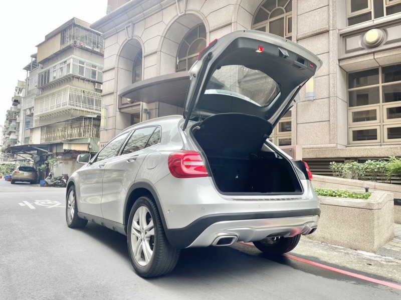 Mercedes-Benz/賓士   GLA-CLASS  GLA200d 僅跑7萬公里GLA200d小車魔術大空間 可分期 | 新北市汽車商業同業公會｜TACA優良車商聯盟｜中古、二手車買車賣車公會認證保固