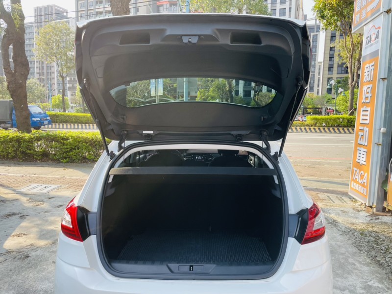 Peugeot 寶獅  308 實車實價可分期Peugeot 308精品代步小車 | 新北市汽車商業同業公會｜TACA優良車商聯盟｜中古、二手車買車賣車公會認證保固
