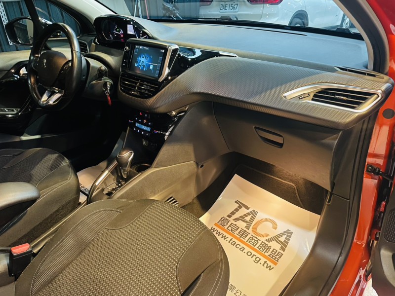 Peugeot 寶獅  208 實車實價可分期Peugeot 208法式精品代步小車Yaris Fit Tiida可參考 | 新北市汽車商業同業公會｜TACA優良車商聯盟｜中古、二手車買車賣車公會認證保固