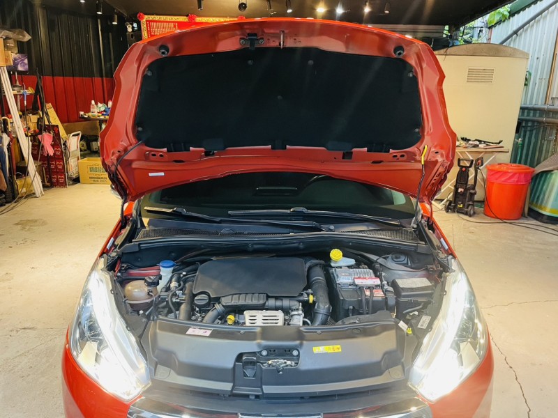 Peugeot 寶獅  208 實車實價可分期Peugeot 208法式精品代步小車Yaris Fit Tiida可參考 | 新北市汽車商業同業公會｜TACA優良車商聯盟｜中古、二手車買車賣車公會認證保固