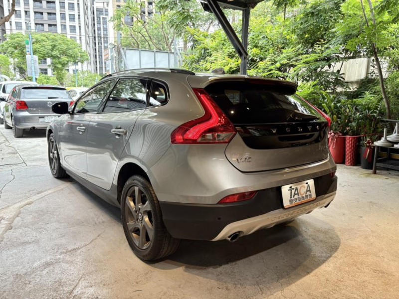 Volvo  V40 實車實價可分期V40 D4 Cross Country豪華精品代步車 | 新北市汽車商業同業公會｜TACA優良車商聯盟｜中古、二手車買車賣車公會認證保固