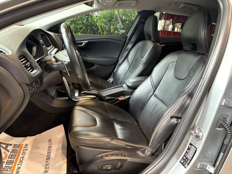 Volvo  V40 實車實價可分期V40 D4 Cross Country豪華精品代步車 | 新北市汽車商業同業公會｜TACA優良車商聯盟｜中古、二手車買車賣車公會認證保固