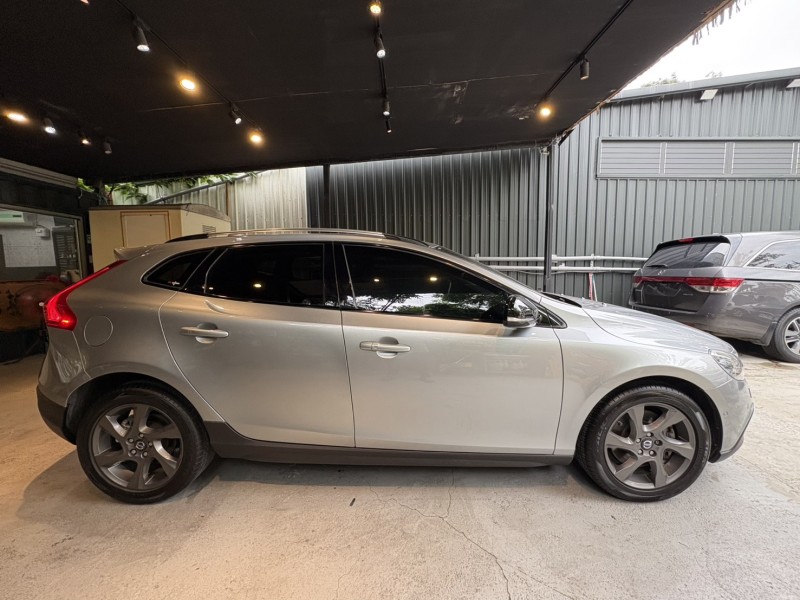 Volvo  V40 實車實價可分期V40 D4 Cross Country豪華精品代步車 | 新北市汽車商業同業公會｜TACA優良車商聯盟｜中古、二手車買車賣車公會認證保固