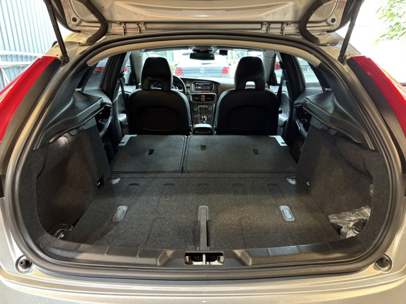 Volvo  V40 實車實價可分期V40 D4 Cross Country豪華精品代步車 | 新北市汽車商業同業公會｜TACA優良車商聯盟｜中古、二手車買車賣車公會認證保固