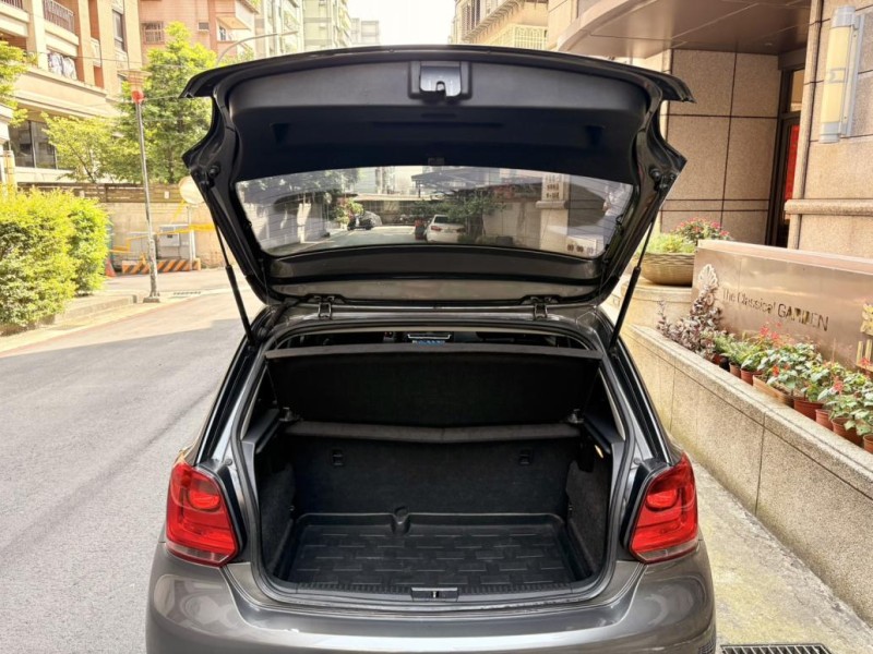 Volkswagen 福斯  Polo 實車實價可分期POLO高級精品代步小車 | 新北市汽車商業同業公會｜TACA優良車商聯盟｜中古、二手車買車賣車公會認證保固