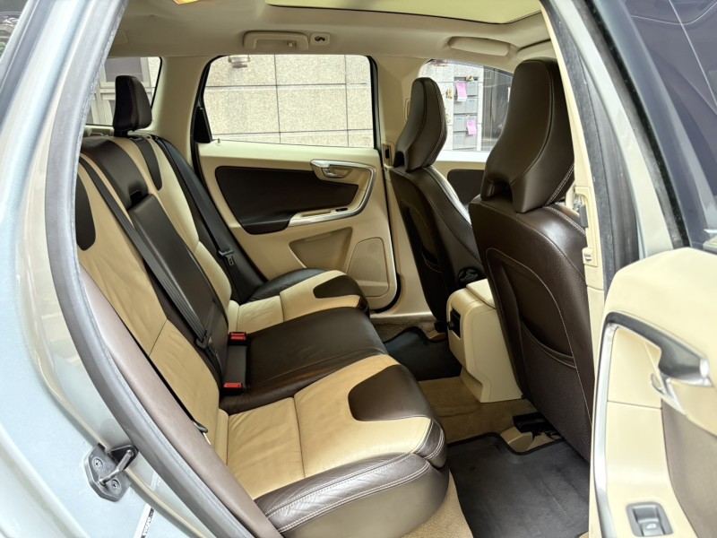 Volvo  XC60 實車實價可分期XC60 T5北歐精品代步休旅車 | 新北市汽車商業同業公會｜TACA優良車商聯盟｜中古、二手車買車賣車公會認證保固