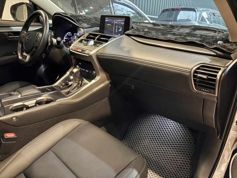 Lexus  NX 實車實價可分期 僅跑5萬餘公里Lexus NX200 精品休旅車 | 新北市汽車商業同業公會｜TACA優良車商聯盟｜中古、二手車買車賣車公會認證保固