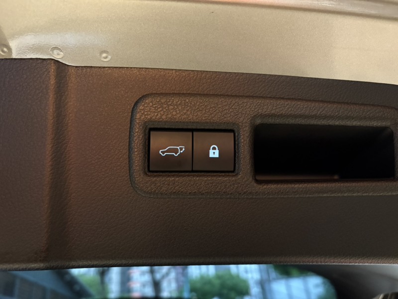Lexus  NX 實車實價可分期 僅跑5萬餘公里Lexus NX200 精品休旅車 | 新北市汽車商業同業公會｜TACA優良車商聯盟｜中古、二手車買車賣車公會認證保固