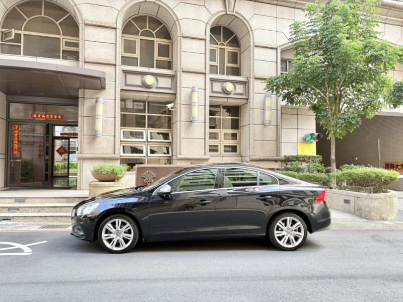 Volvo  S60 實車實價可刷卡分期S60 R-Design豪華精品代步車 | 新北市汽車商業同業公會｜TACA優良車商聯盟｜中古、二手車買車賣車公會認證保固