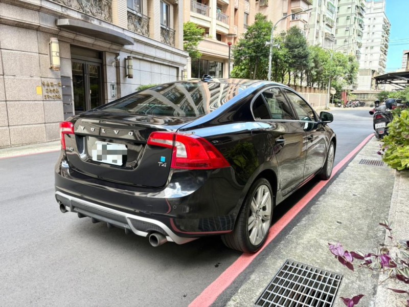 Volvo  S60 實車實價可刷卡分期S60 R-Design豪華精品代步車 | 新北市汽車商業同業公會｜TACA優良車商聯盟｜中古、二手車買車賣車公會認證保固