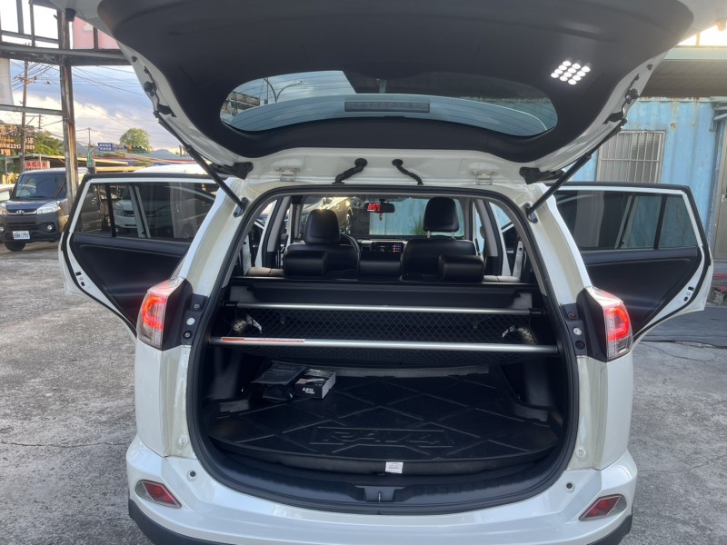 Toyota  RAV4 2018年 豐田RAV4 2.0L | 新北市汽車商業同業公會｜TACA優良車商聯盟｜中古、二手車買車賣車公會認證保固