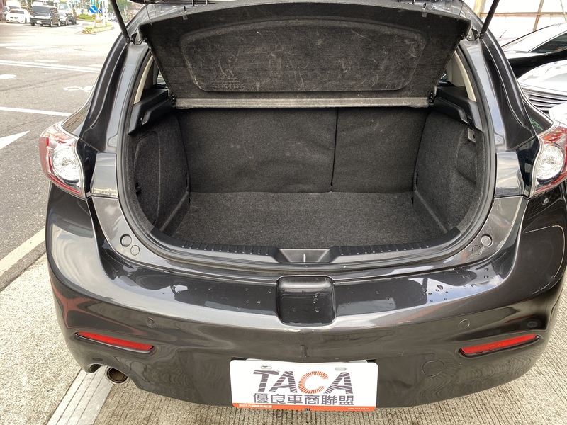Mazda  Mazda3 【五門頂級天窗、HID頭燈、I-Key、換檔撥片、雙區恆溫】 | 新北市汽車商業同業公會｜TACA優良車商聯盟｜中古、二手車買車賣車公會認證保固