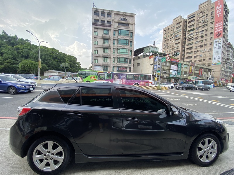 Mazda  Mazda3 【五門頂級天窗、HID頭燈、I-Key、換檔撥片、雙區恆溫】 | 新北市汽車商業同業公會｜TACA優良車商聯盟｜中古、二手車買車賣車公會認證保固
