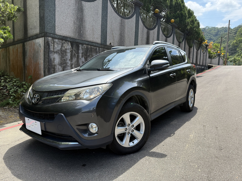Toyota  RAV4 【天窗、雙色內裝、電椅、導航、行李架】 | 新北市汽車商業同業公會｜TACA優良車商聯盟｜中古、二手車買車賣車公會認證保固