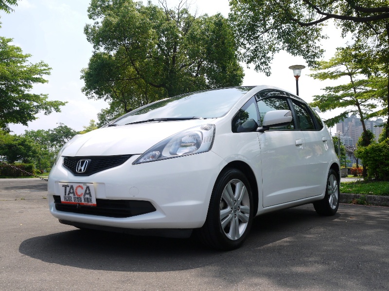 Honda  FIT VTi-S頂級版方向盤換擋撥片 | 新北市汽車商業同業公會｜TACA優良車商聯盟｜中古、二手車買車賣車公會認證保固