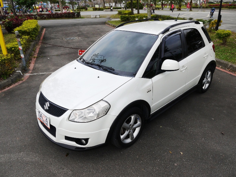 Suzuki  SX4 1.6五門精緻T3包適合都會區的小休旅 | 新北市汽車商業同業公會｜TACA優良車商聯盟｜中古、二手車買車賣車公會認證保固