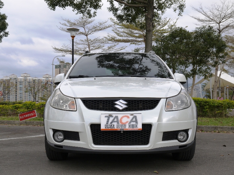Suzuki Sx4 1 6五門精緻t3包適合都會區的小休旅 新北市汽車商業同業公會 Taca優良車商聯盟 中古 二手車買車賣車公會認證保固