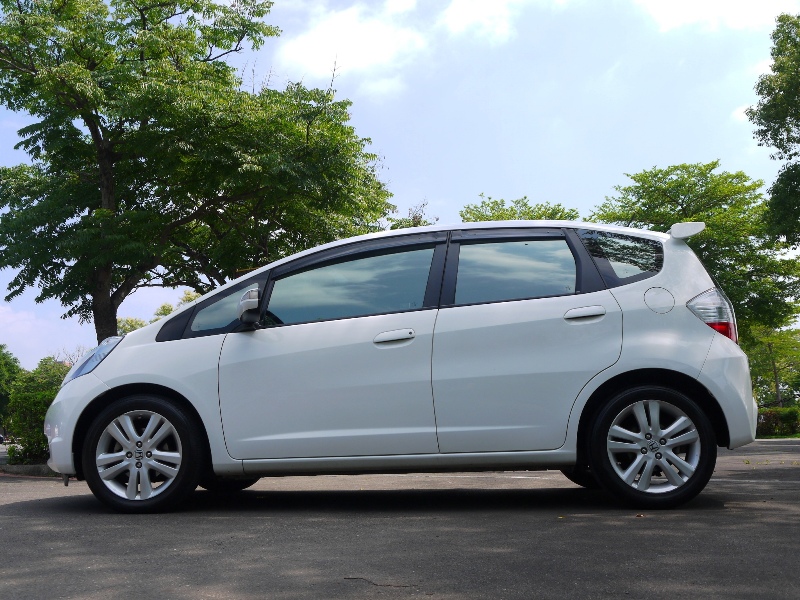 Honda  FIT VTi-S頂級版方向盤換擋撥片 | 新北市汽車商業同業公會｜TACA優良車商聯盟｜中古、二手車買車賣車公會認證保固