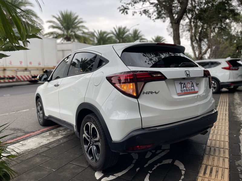 Honda  HR-V 頂規S版//衛星導航//行車紀錄器// I-KEY//摸門.免鑰匙系統//定速 | 新北市汽車商業同業公會｜TACA優良車商聯盟｜中古、二手車買車賣車公會認證保固